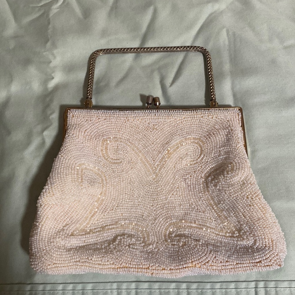 Beaded clutch